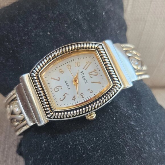 Studio Time Ladies Wristwatch Silver Tone Analog Quartz Cuff Band Wrist Watch - Picture 3 of 10